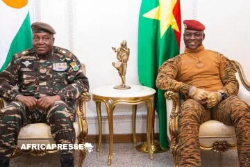 Tiani et Traoré resserrent les liens de l’AES, défis sécuritaires en ligne de mire