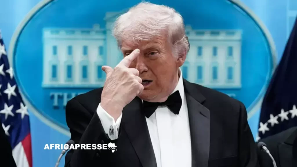 Donald Trump lors de la conférence de presse qu'il a donnée après avoir été évacué du dîner des correspondants de la Maison Blanche