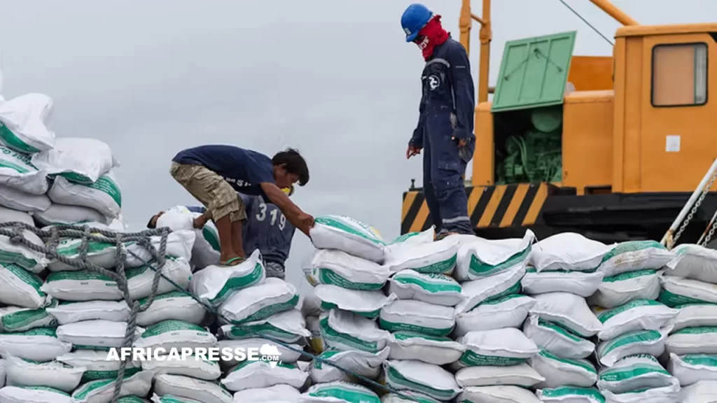 Le plus grand producteur d'engrais d'Afrique anticipe des gains suite à la levée par les États-Unis des droits de douane sur les importations de phosphate.