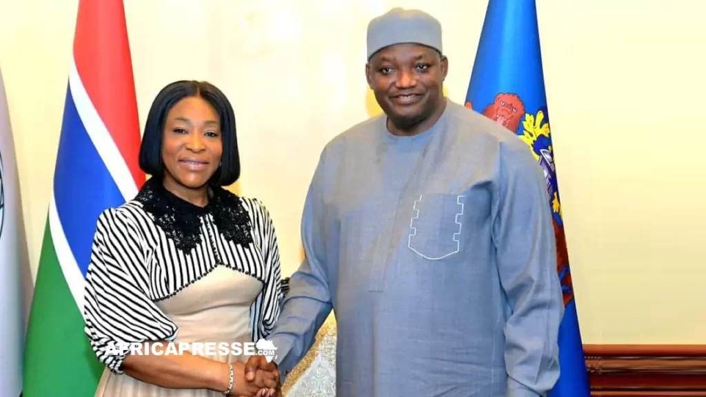 La secrétaire générale du Commonwealth, Shirley Ayokor Botchwey et le président gambien, Adama Barrow