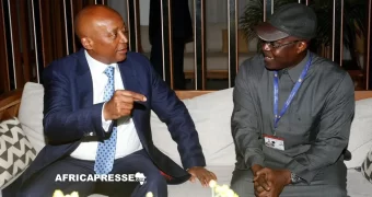 CAN 2025 : en déplacement à Dakar, Patrice Motsepe tente de désamorcer les tensions