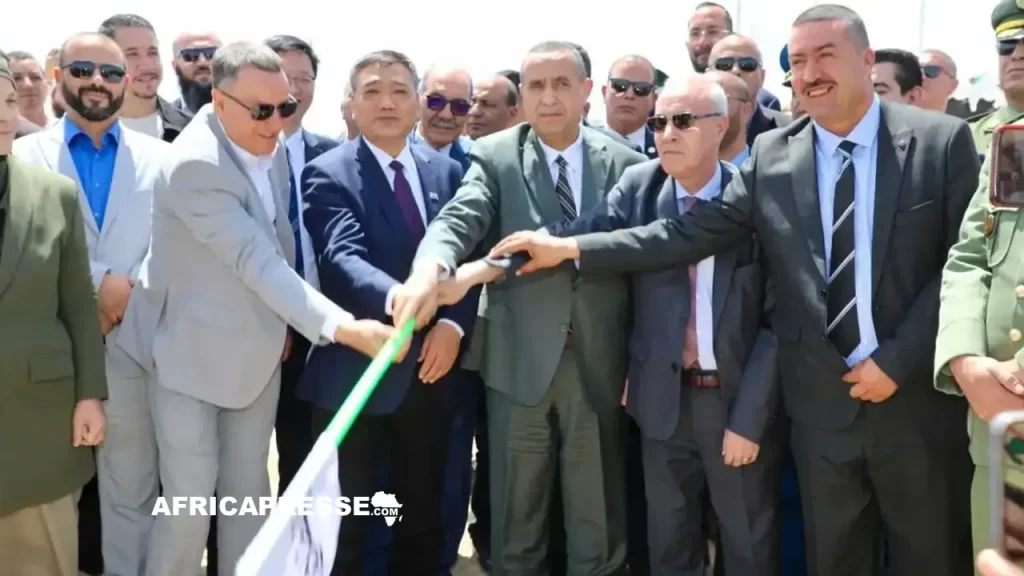 lancement d'une centrale à cycle combiné gaz-vapeur d'une puissance de 1 406 MW, à El Aouinet, dans la wilaya de Tébessa