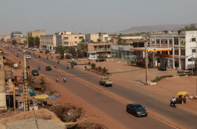 Mali : vague d’attaques terroristes coordonnées, Bamako placée sous couvre-feu
