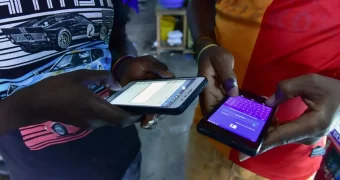 Téléphones mobiles : Fin des batteries scellées en Europe, un tournant industriel qui interpelle le consommateur africain