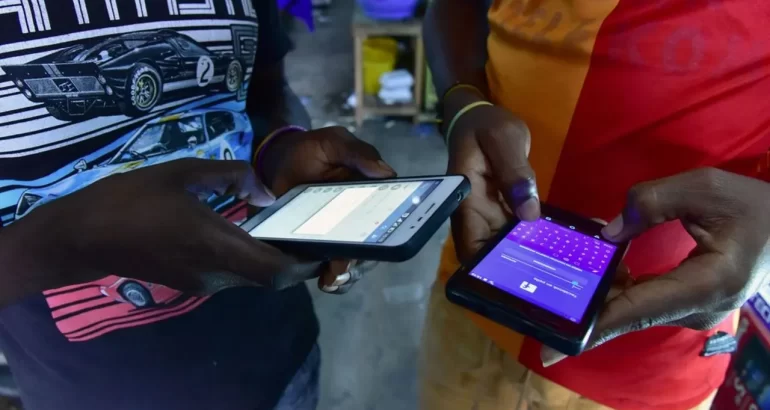 Téléphones mobiles : Fin des batteries scellées en Europe, un tournant industriel qui interpelle le consommateur africain