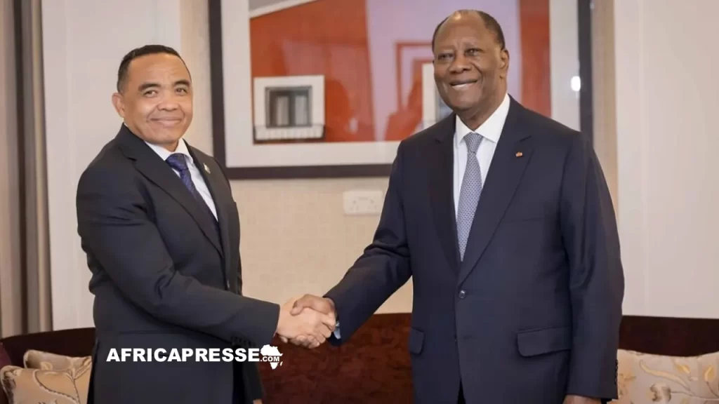 Le colonel Michael Randrianirina et Alassane Ouattara