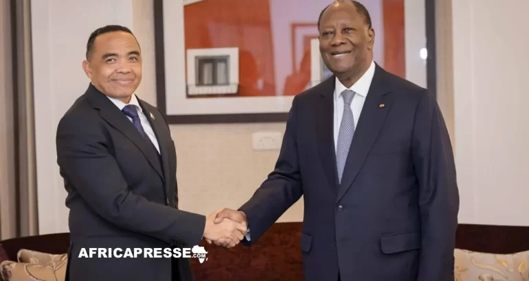 Alassane Ouattara rencontre le colonel Randrianirina à Nairobi