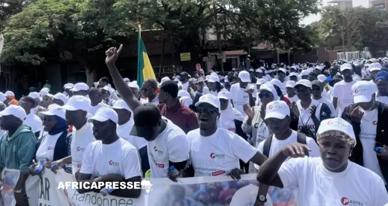 Sénégal : les militants du Pastef descendent dans les rues de Dakar pour soutenir Ousmane Sonko