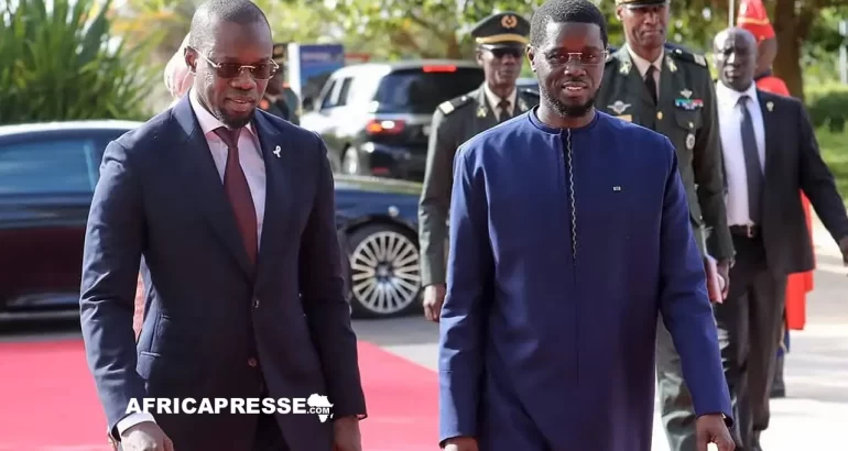 Sénégal : Diomaye Faye ouvre des consultations politiques pendant que Sonko mobilise les élus