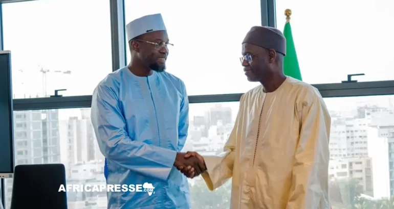 Sénégal : Passation de service officielle à la Primature, Ousmane Sonko cède sa place à Ahmadou Al Aminou Lô, mais le gouvernement se fait attendre