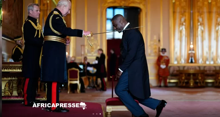 Idris Elba fait chevalier par le roi Charles