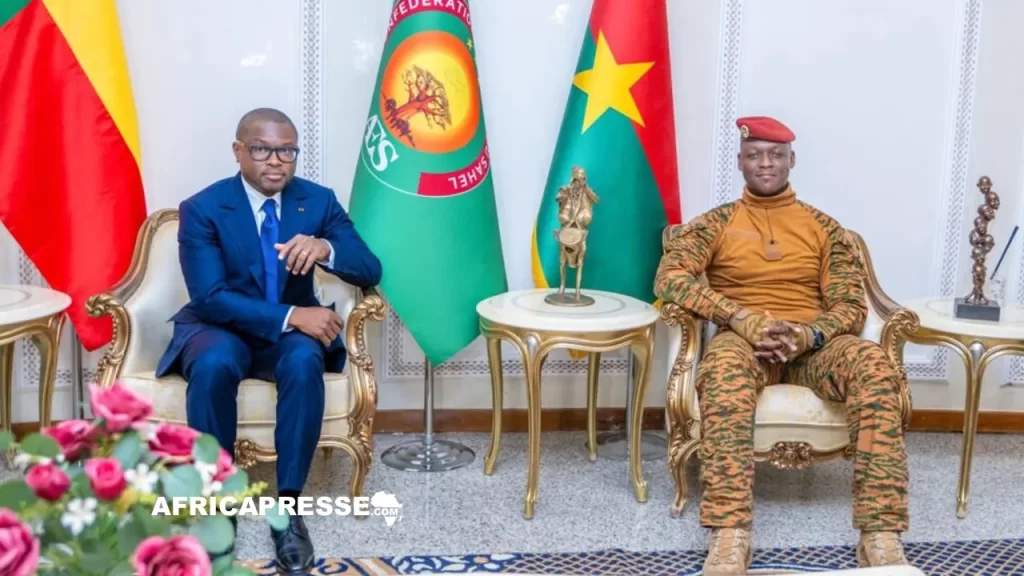 Le président de la République du Bénin, Romuald Wadagni et son homologue burkinabè, le capitaine Ibrahim Traoré