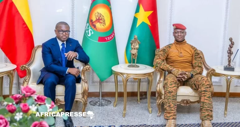 Le président de la République du Bénin, Romuald Wadagni et son homologue burkinabè, le capitaine Ibrahim Traoré