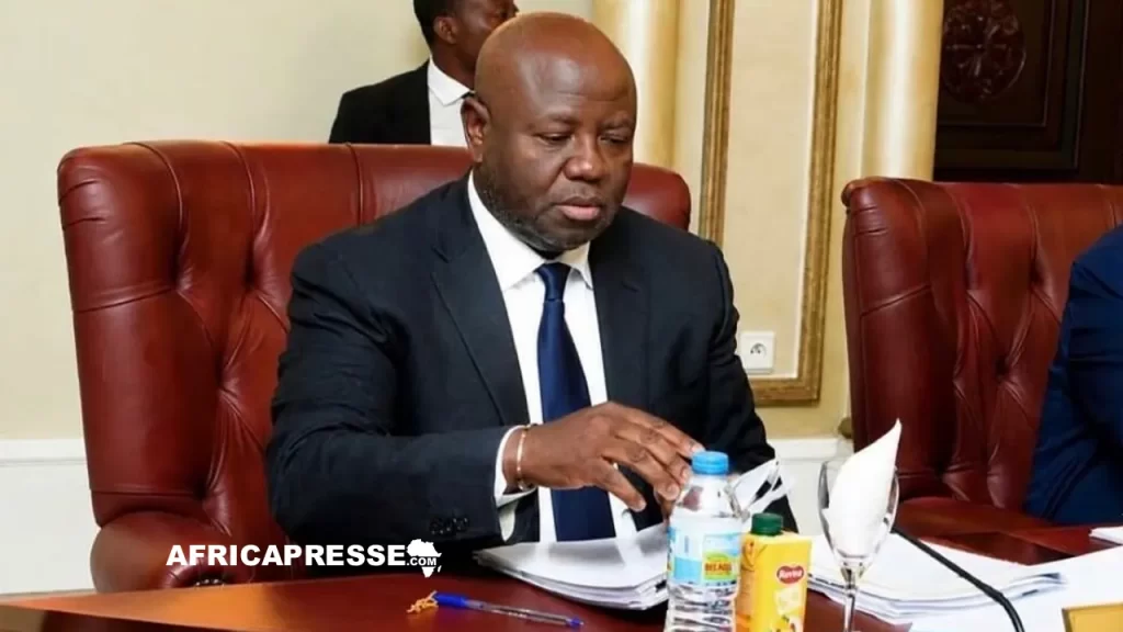 le Premier ministre, Manuel Osa Nsue Nsua