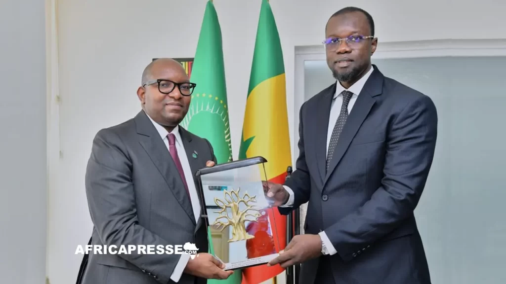 le président du Comité exécutif de l’UPA, Jean-Michel Sama Lukonde Kyenge et le président de l’Assemblée nationale du Sénégal, Ousmane Sonko