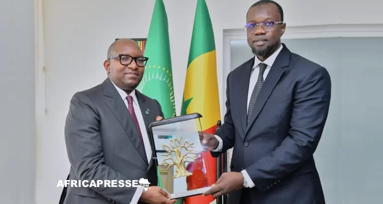 le président du Comité exécutif de l’UPA, Jean-Michel Sama Lukonde Kyenge et le président de l’Assemblée nationale du Sénégal, Ousmane Sonko