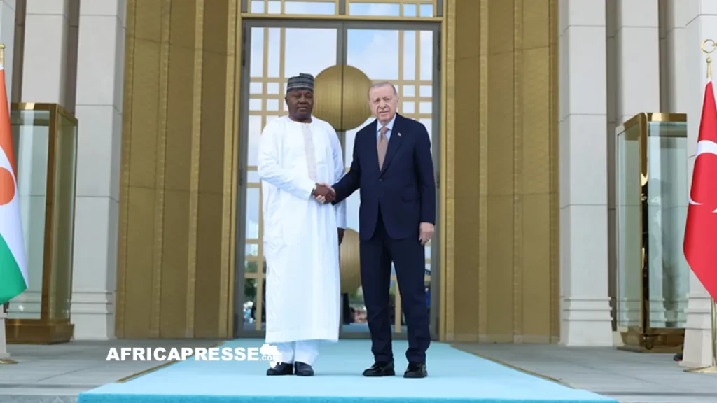 le président nigerien, Abdourahamane Tiani et le président turc, Reccep Tayyip Erdogan à Ankara, le 4 juin 2026.