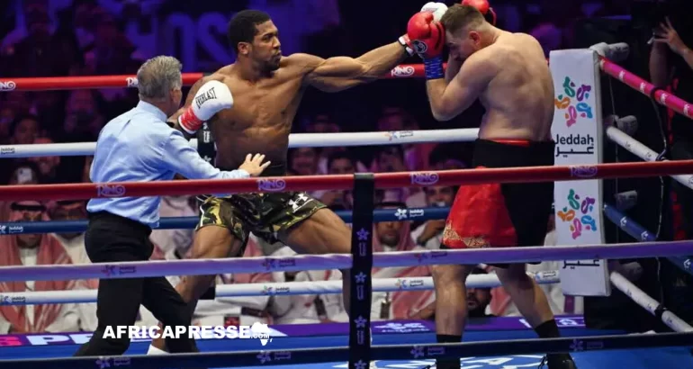 Boxe : Anthony Joshua s’impose face à Kristian Prenga et ravive le rêve d’un choc contre Tyson Fury