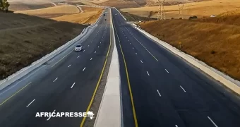 Maroc : l’autoroute de 1 milliard de dollars qui relie l’Europe à l’Afrique de l’Ouest baptisée au nom de Trump