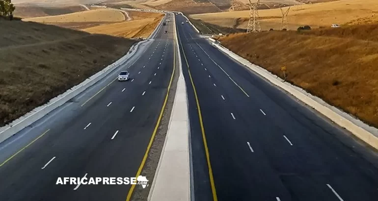 Maroc : l’autoroute de 1 milliard de dollars qui relie l’Europe à l’Afrique de l’Ouest baptisée au nom de Trump