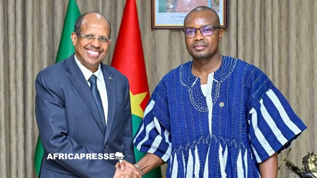 Le président de la Commission de l’UA, Mahamoud Ali Youssouf et le Premier ministre burkinabè, Rimtalba Jean Emmanuel Ouédraogo