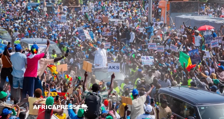 L’ex-président sénégalais accueilli en héros à Dakar à quelques mois du scrutin onusien