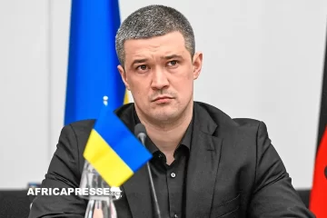 La démission du ministre de la Défense ukrainien provoque une onde de choc et des manifestations La démission du ministre de la Défense ukrainien provoque une onde de choc et des manifestations