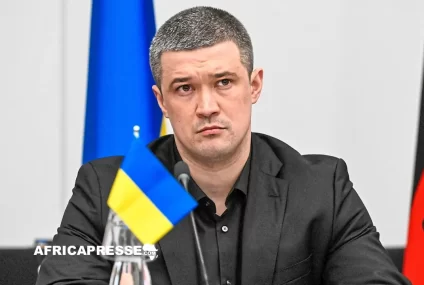 La démission du ministre de la Défense ukrainien provoque une onde de choc et des manifestations