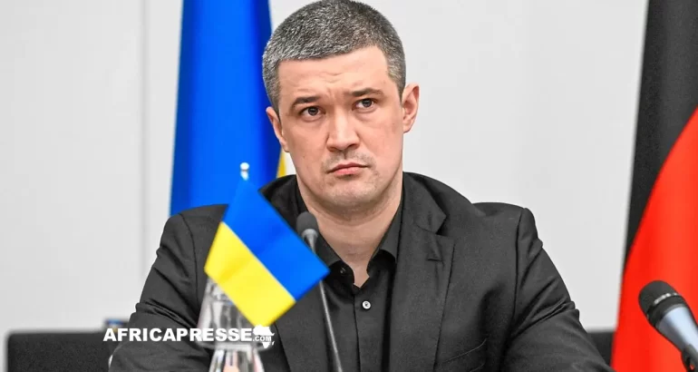 La démission du ministre de la Défense ukrainien provoque une onde de choc et des manifestations
