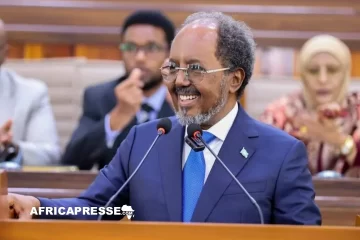 Mogadiscio sur le pied de guerre : le président salue les progrès militaires et le soutien américain Mogadiscio sur le pied de guerre : le président salue les progrès militaires et le soutien américain