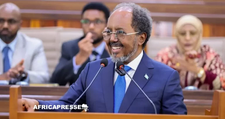 Mogadiscio sur le pied de guerre : le président salue les progrès militaires et le soutien américain