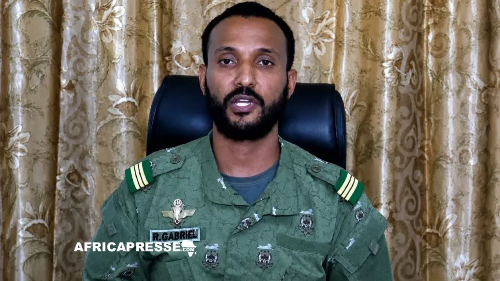 Le capitaine Roger Gabriel, officier du 1er bataillon parachutiste de Niamey