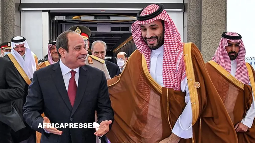 Le président Abdel Fattah Al-Sissi et le prince héritier et premier ministre saoudien, Mohammed ben Salmane lors d'une précédente rencontre au Caire.
